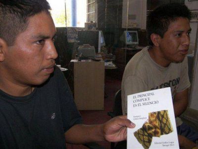 Dos chicos abor�genes publicaron su primer libro