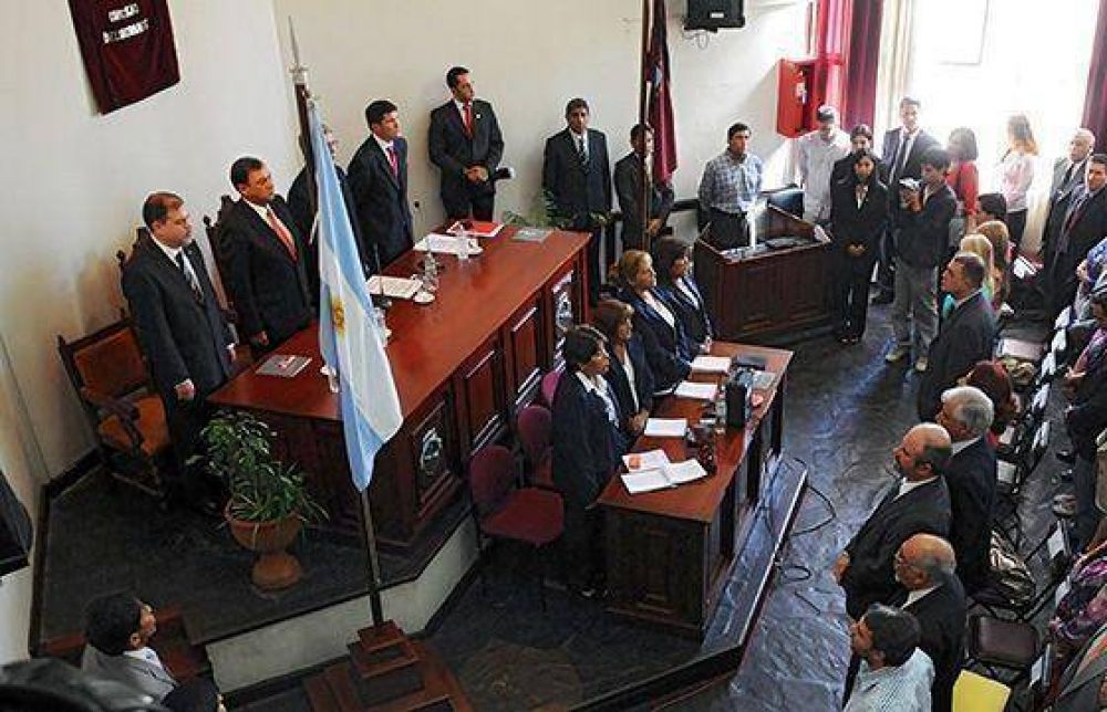 El ministro de Gobierno particip� del mensaje del intendente Miguel Isa al HCD