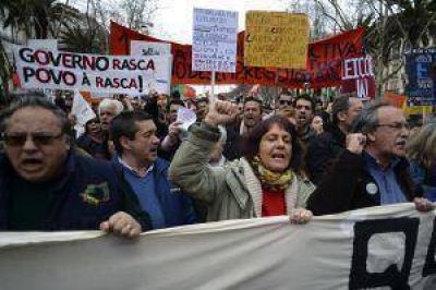 Multitudinaria marcha en Portugal contra los recortes del Gobierno