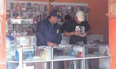 Allanaron locales donde vend�an celulares de origen sospechoso
