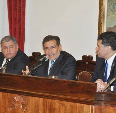 A coro, el oficialismo respald� el plan de gobierno de Beder Herrera