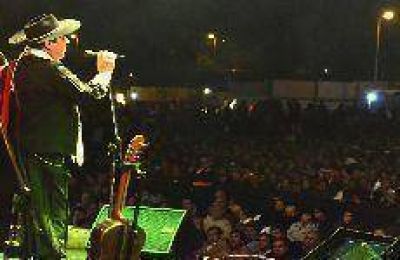 El Chaque�o le dio clima de festival a la noche riocuartense