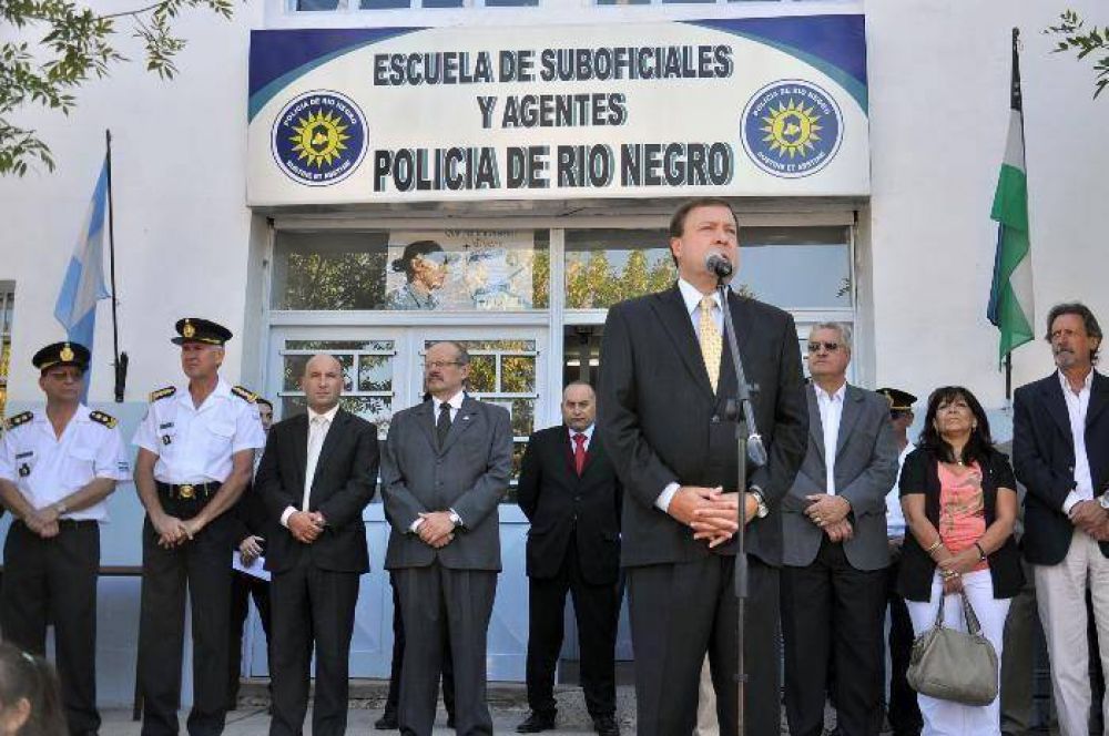 "La ocupaci�n de tierras no se resuelve con represi�n"