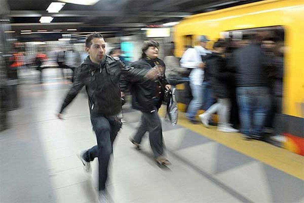 DEUCO rechaz� el tarifazo de Macri en el Subte y pidi� la nulidad de la Audiencia P�blica