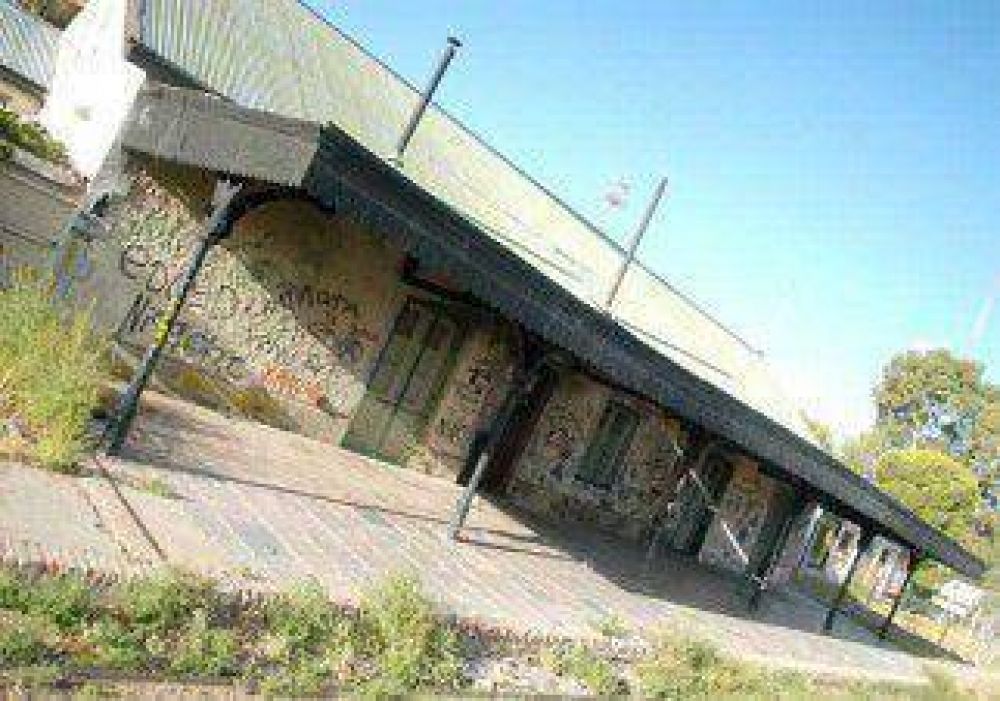 Un lamentable abandono de la estaci�n de trenes 