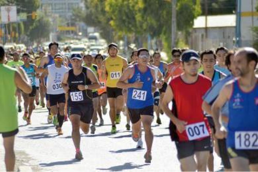 David Rodr�guez y Rosana Calderero triunfaron en los 10K de Gimnasia