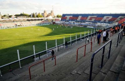 Hubo un amplio control policial en los alrededores del estadio de Tigre para impedir la llegada de p�blico