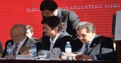 Destacan alcances de los acuerdos firmados por La Rioja en apoyo a la vitivin�cultura
