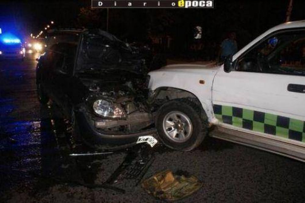 Rob� un auto, lo persiguieron y se estrell� contra un patrullero