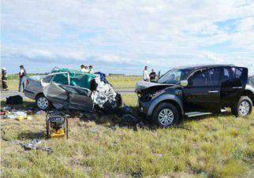 Tres integrantes de una familia de Neuqu�n mueren en choque frontal 