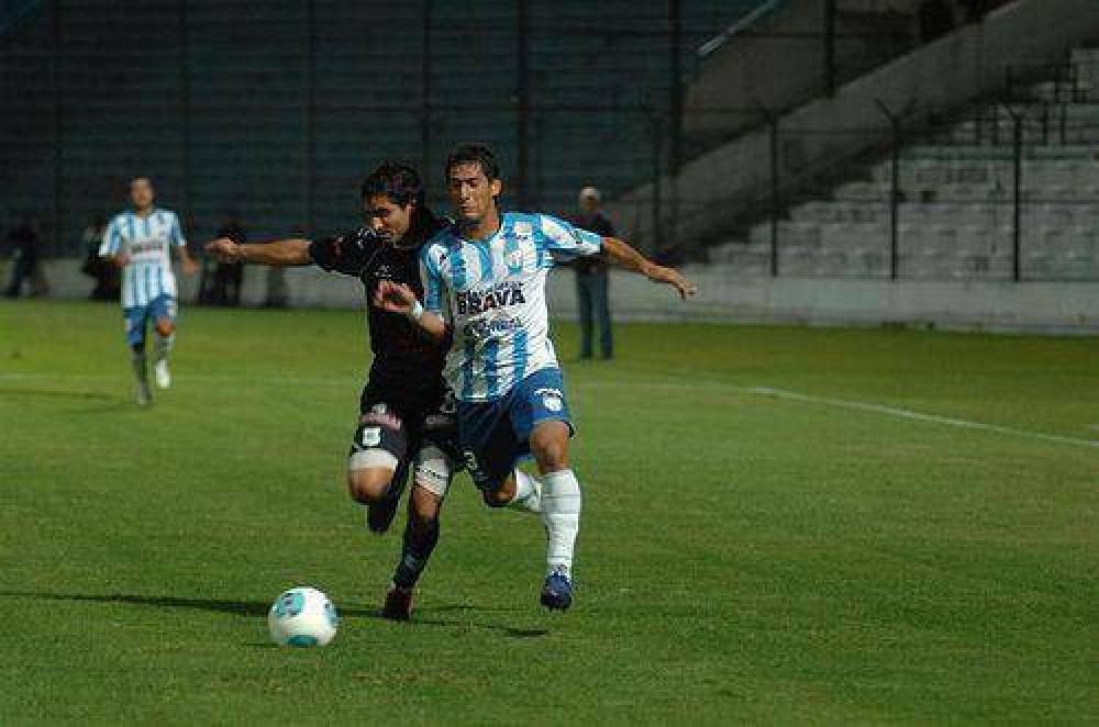 Gimnasia se queda cada vez m�s atr�s en la pelea por el ascenso