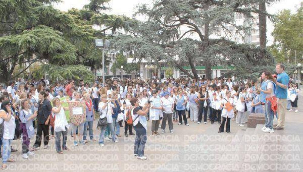 Los docentes de nuestra ciudad endurecen las medidas de fuerza y vuelven a marchar