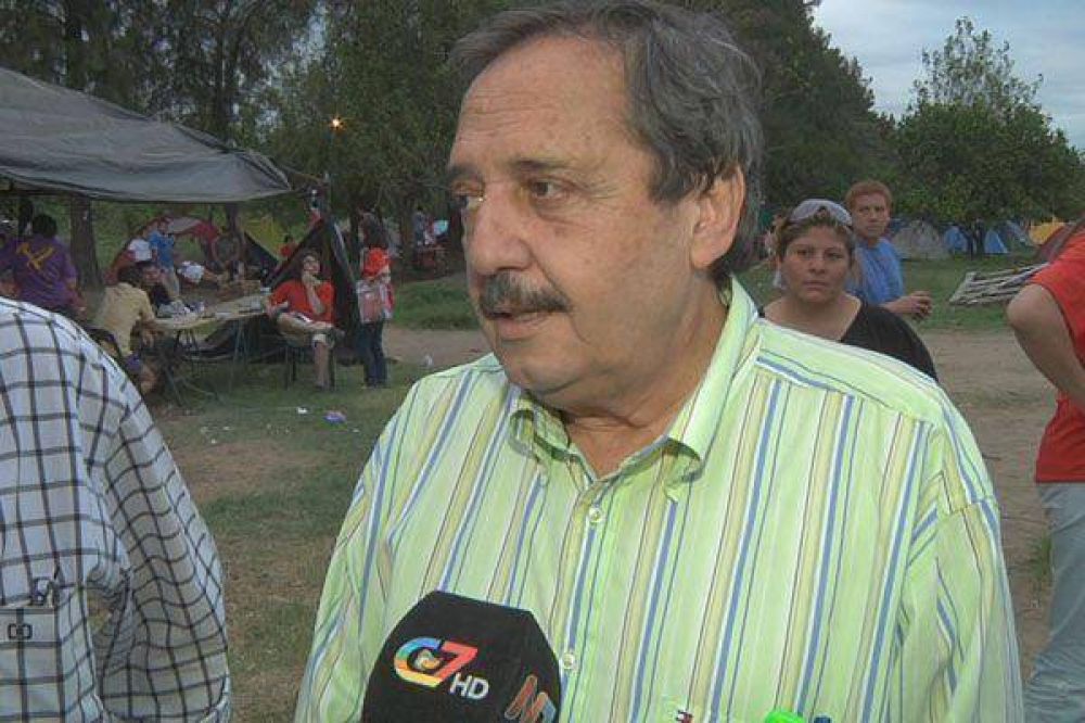 El diputado Alfons�n encabeza Encuentro de la Juventud Radical en Maco