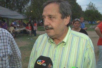 El diputado Alfons�n encabeza Encuentro de la Juventud Radical en Maco