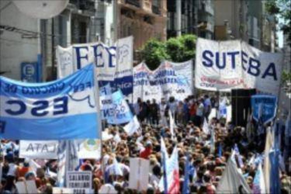 Docentes bonaerenses paran lunes y martes por un aumento salarial