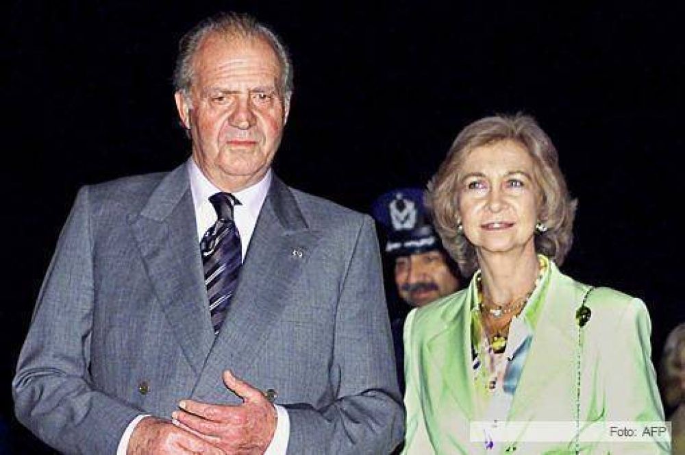 El rey Juan Carlos de Espa�a fue operado de una hernia discal