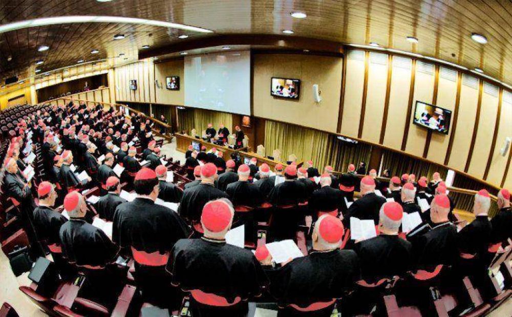 Intent� colarse pero lo delat� la sotana: le quedaba muy corta