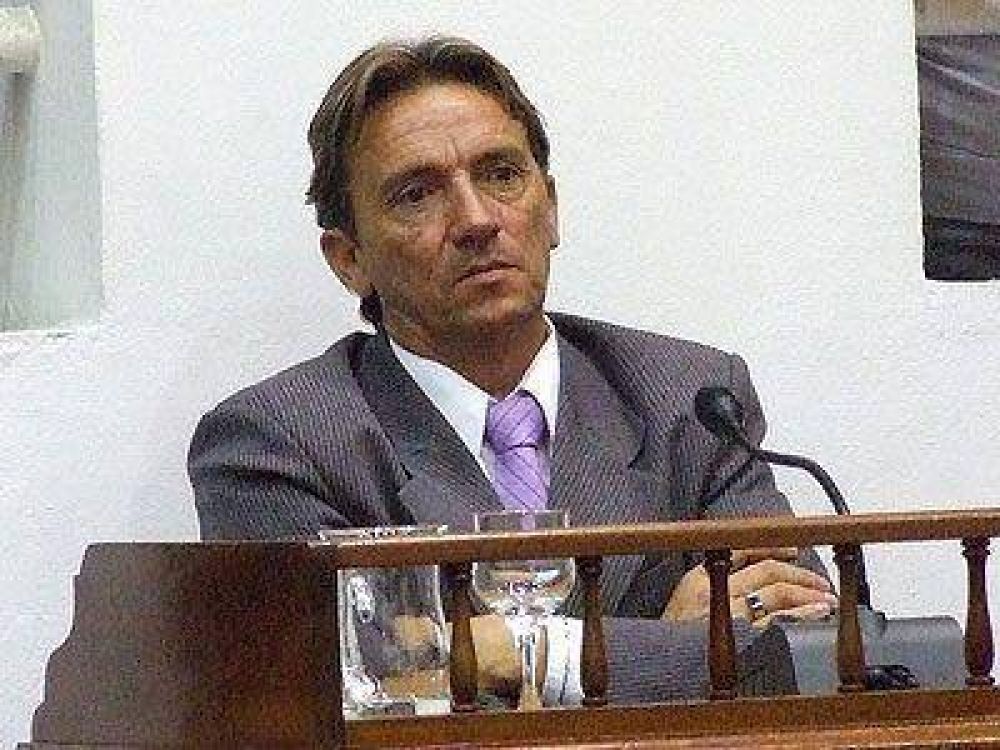  PRESIDENTE PER�N | ELECCIONES    Esp�nola critic� la decisi�n de Regueiro de encabezar la lista de concejales