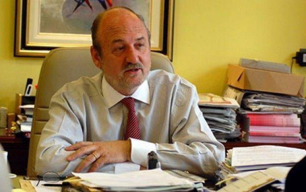 Denunciaron a Carlos Felpeto por la entrega de terrenos