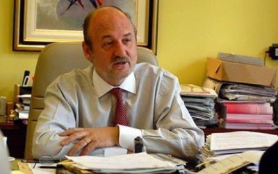 Denunciaron a Carlos Felpeto por la entrega de terrenos