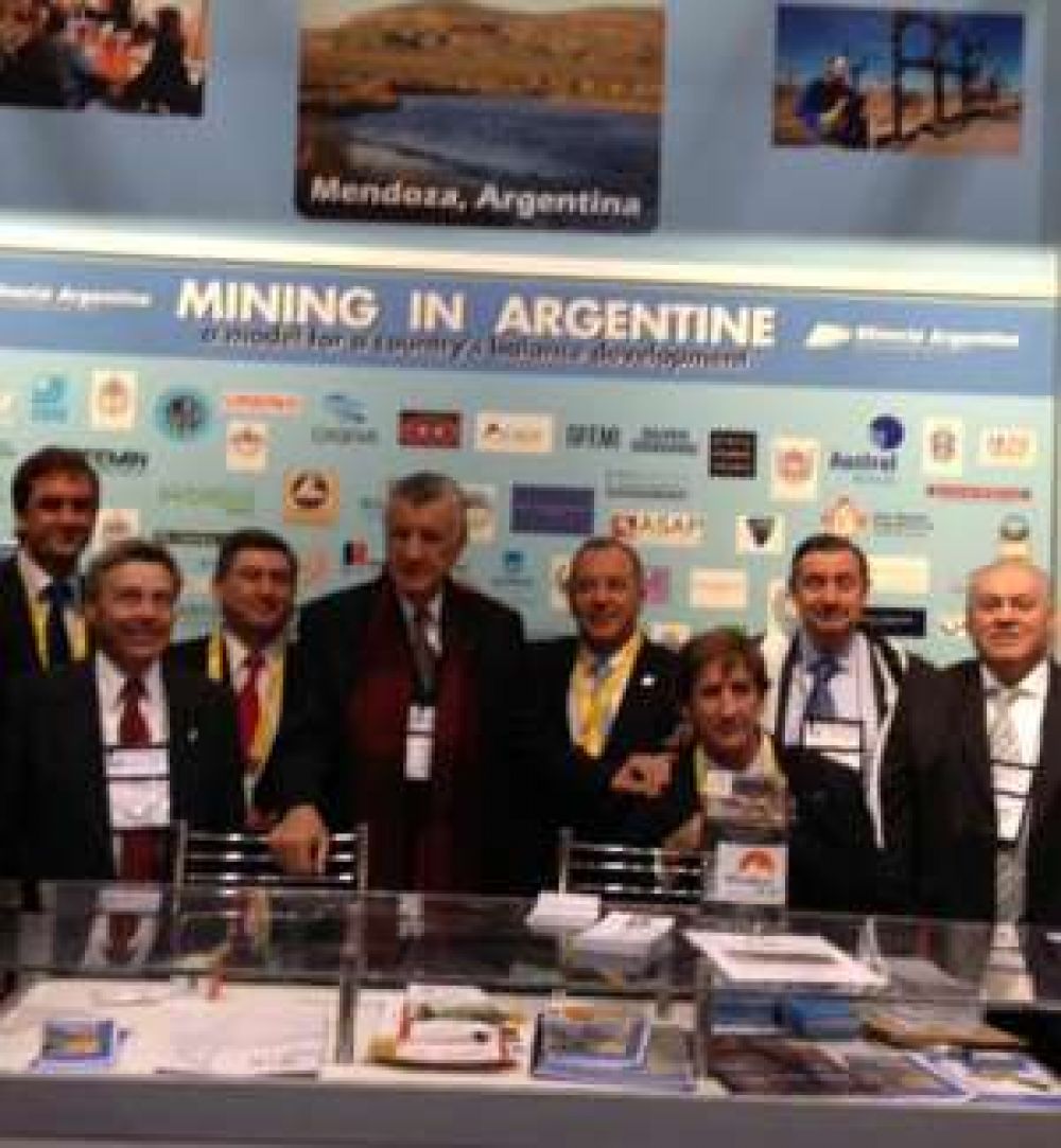 Negocios empresarios condicionan a Pach�n