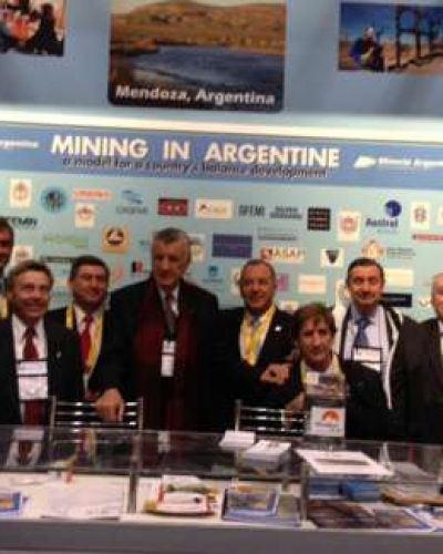 Negocios empresarios condicionan a Pach�n
