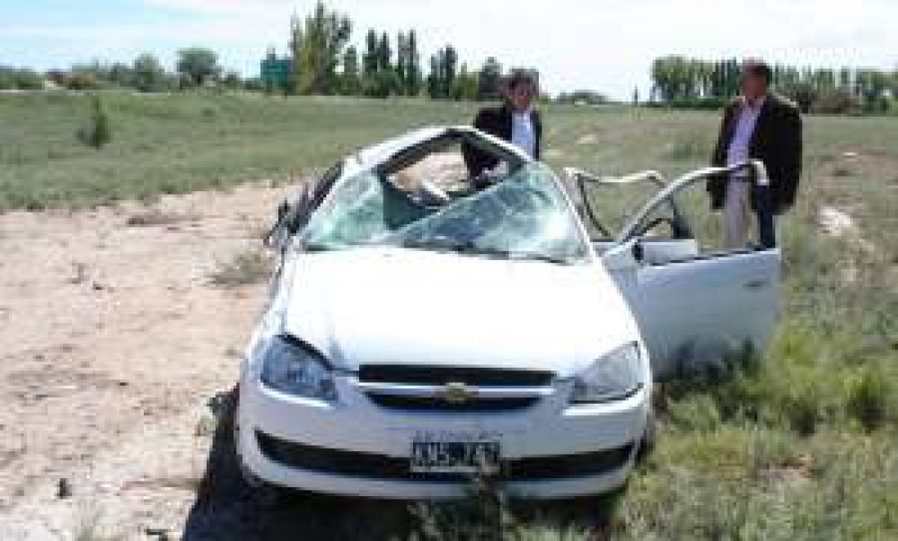 Joven madre muri� al volcar un auto por evitar un peat�n