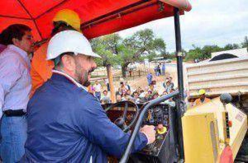 Con el pavimento de la ruta 26, Insfr�n integr� al territorio a una regi�n altamente productiva