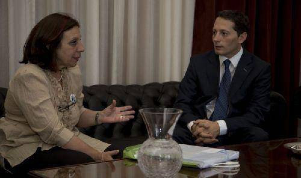 Gray se reuni�n con intendenta de Montevideo