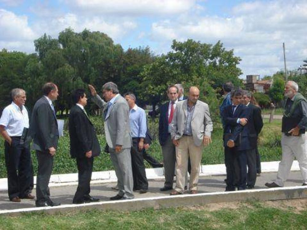 Inauguraron planta de bombeo y Slezack aprovech� para marcar la "buena relaci�n" con Provincia