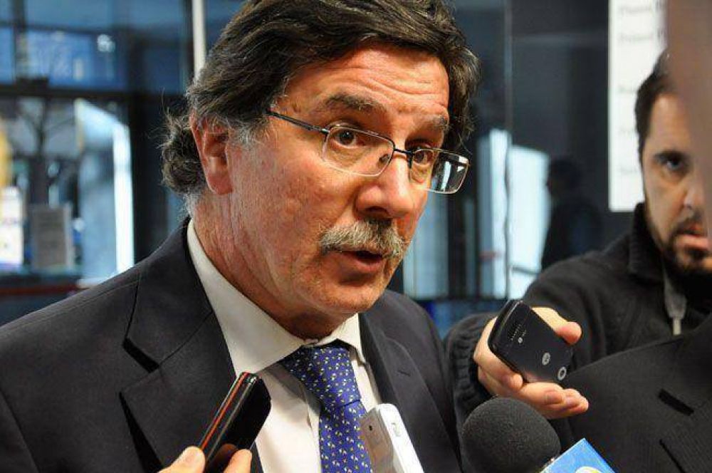 Llega el ministro Sileoni