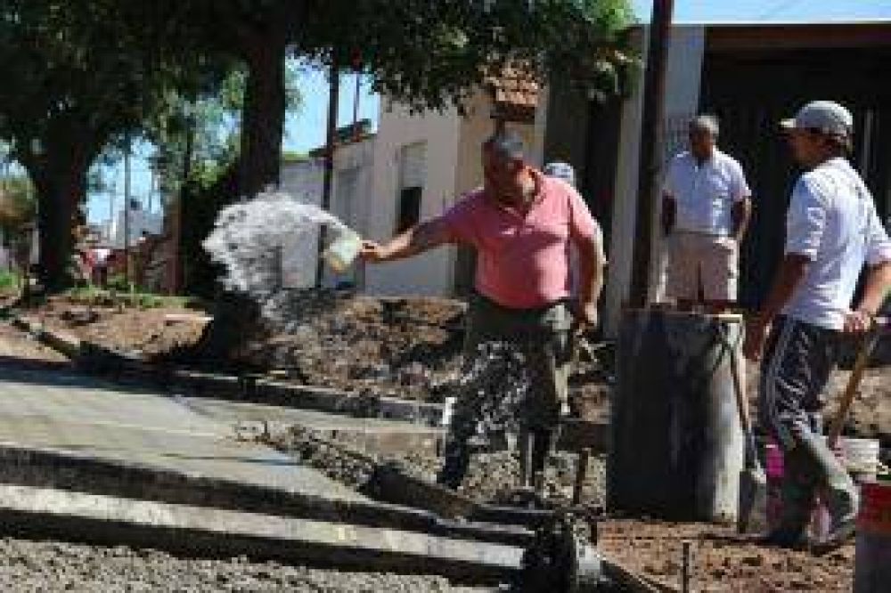 Avanzan los trabajos de pavimento en Lincoln y Las Toscas