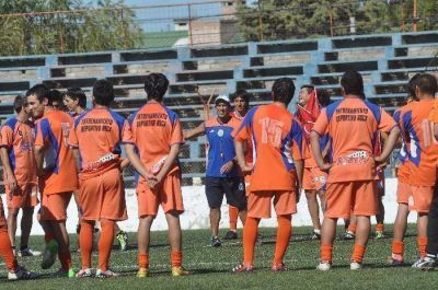 Landeiro y su Depo a las puertas del primer objetivo