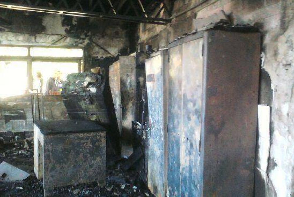 Un centro educativo fue incendiado por v�ndalos en San Fernando