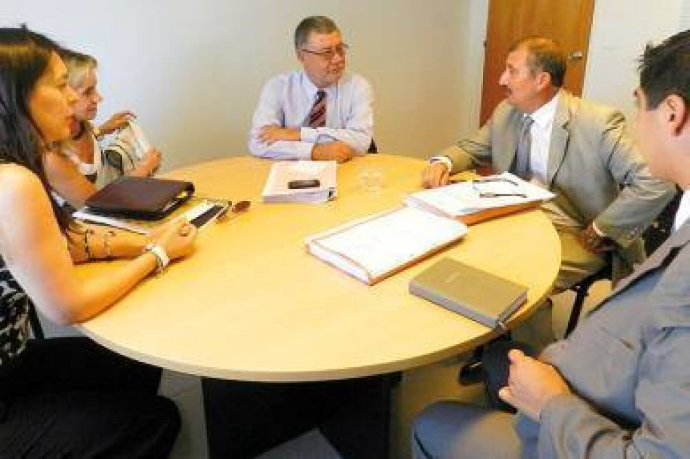 Fiscales de Madryn se reunieron con Meza Evans