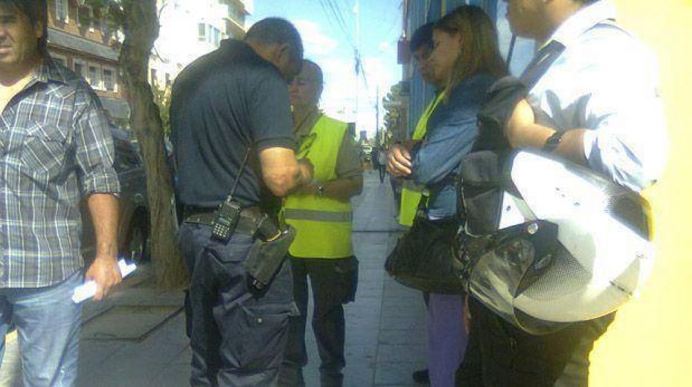 Golpe� a su ex esposa en la calle y luego se escap�