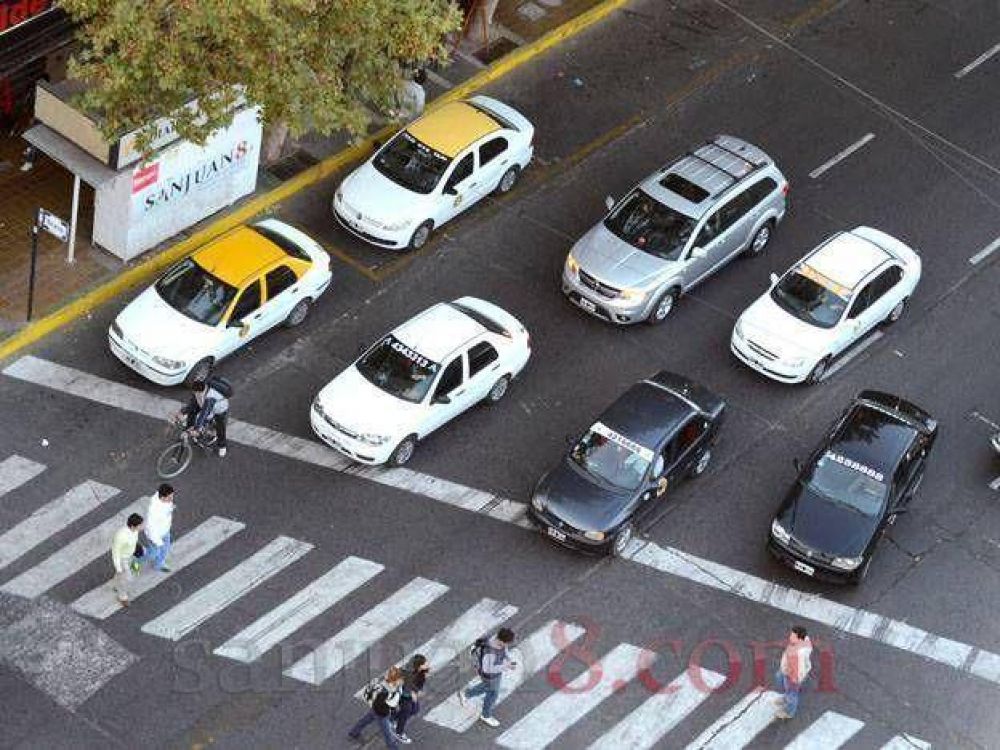 Seg�n el gremio de remises �aument� la cantidad de m�viles truchos�