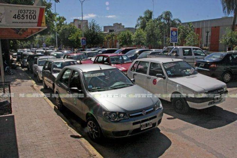 Multitudinaria manifestaci�n de remiseros frente a la Municipalidad