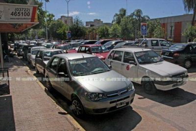 Multitudinaria manifestaci�n de remiseros frente a la Municipalidad
