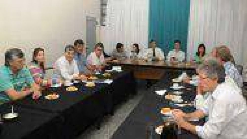 Estudian una estrategia territorial educativa junto con los intendentes