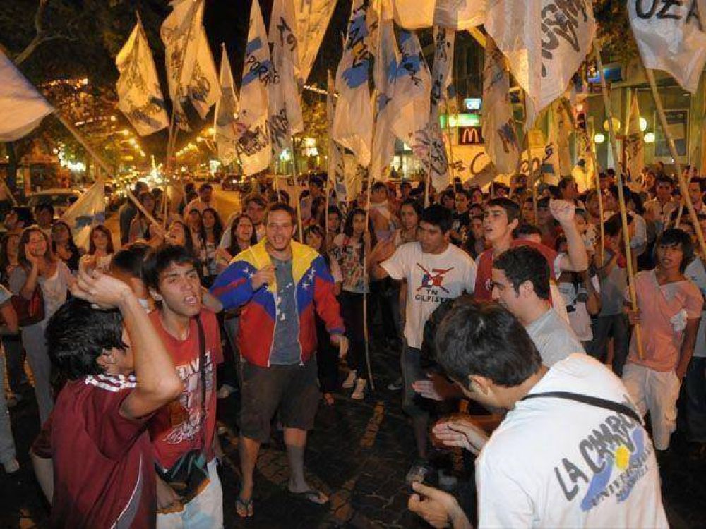 En San Mart�n y Peatonal se reunieron simpatizantes de Ch�vez