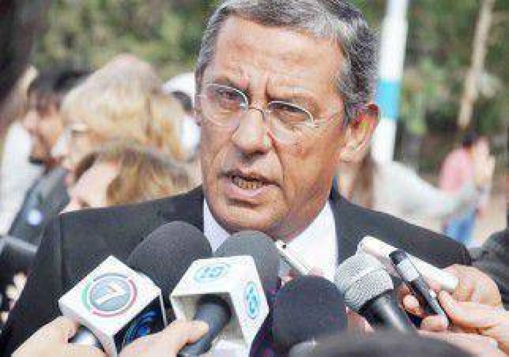 Quiroga desdoblar� los comicios municipales de los nacionales 