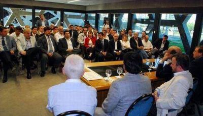 De la Sota cambi� di�logo con intendentes por reparto discrecional de maquinarias