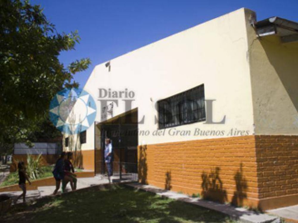 Repararon los techos de la Escuela 79 de la ribera