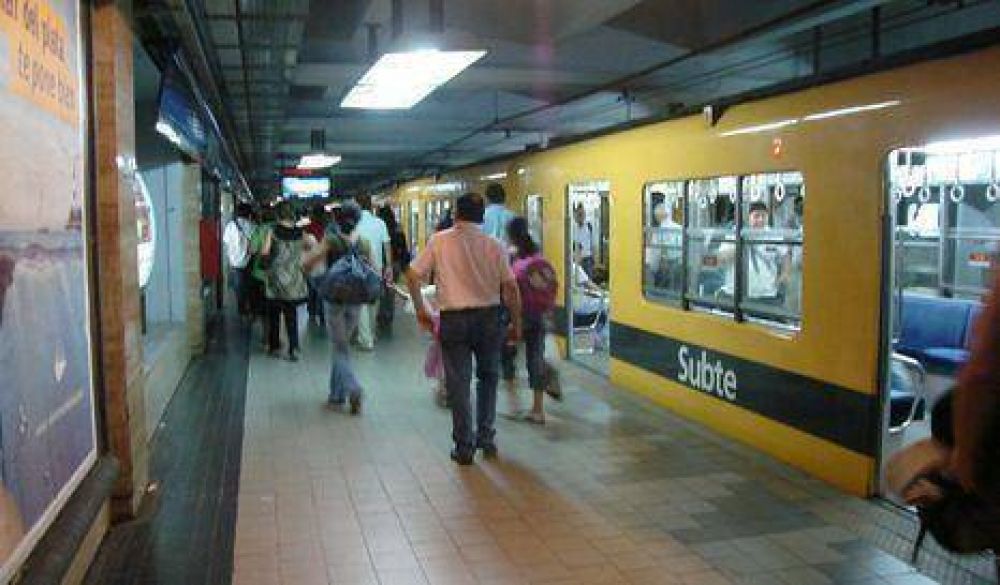 Habr�a una tarifa social en el subte