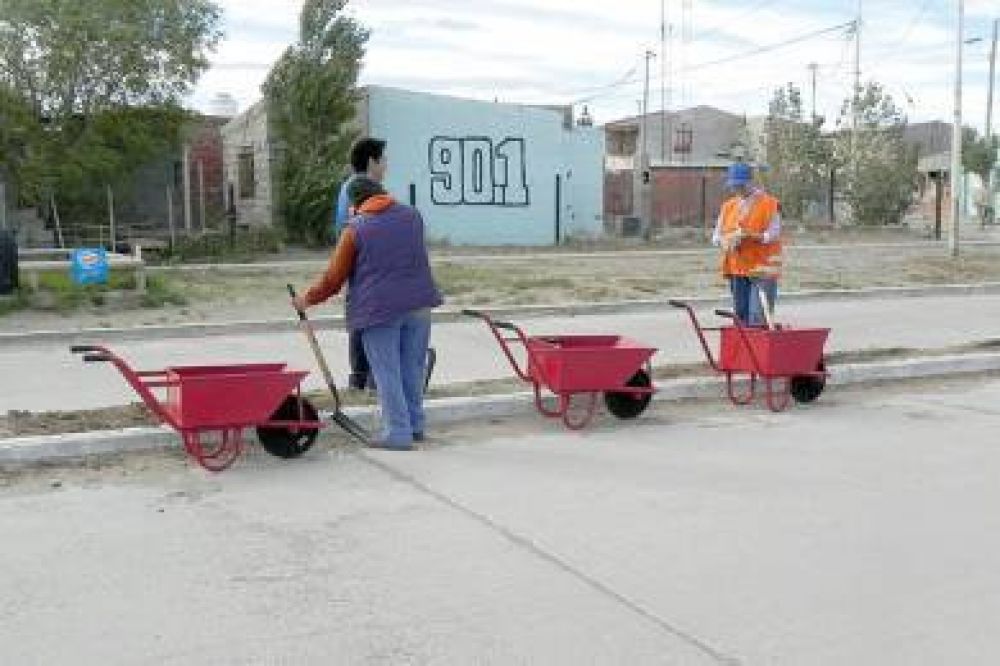 Intensos trabajos en saneamiento urbano en Las Heras