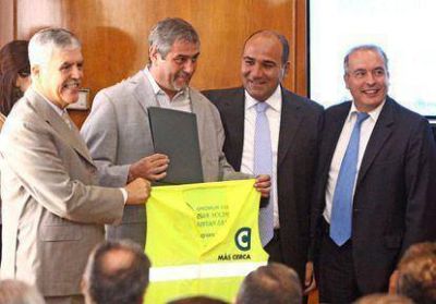 De Vido y Ferraresi firmaron un convenio para realizar m�s obras en Avellaneda