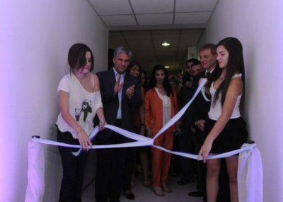 El CERHU inaugur� la cl�nica maternidad