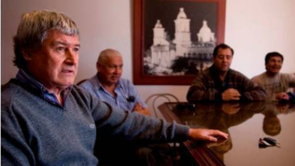 Convocan a una marcha en contra de "Alo" Barros