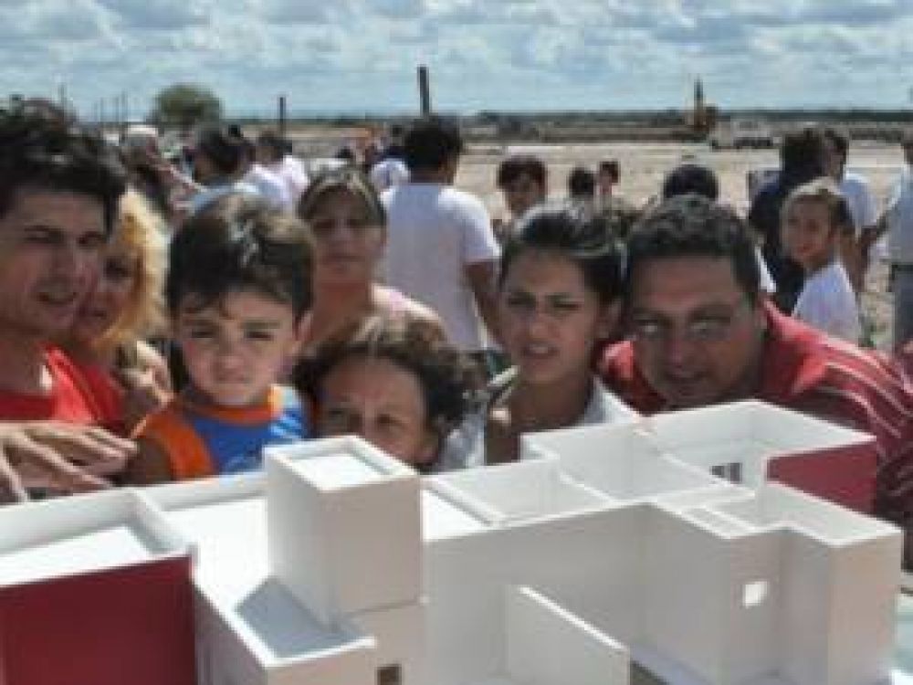 M�s de 200 familias recibieron sus certificados de preadjudicaci�n de viviendas